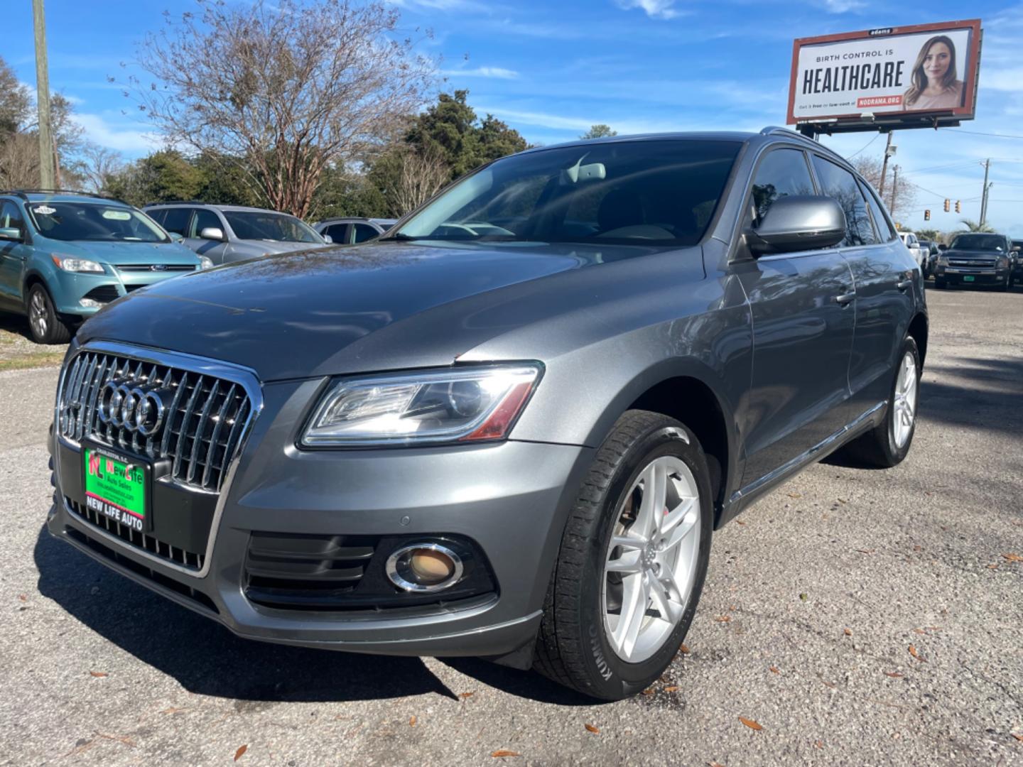 2013 GRAY AUDI Q5 PREMIUM PLUS (WA1LFAFP1DA) with an 2.0L engine, Automatic transmission, located at 5103 Dorchester Rd., Charleston, SC, 29418-5607, (843) 767-1122, 36.245171, -115.228050 - Photo#2